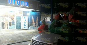 VIDEO: 3 empistolados atracan modelorama en la Morelos