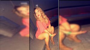 Chiquis Rivera se pone un sexy y escotado traje de baño