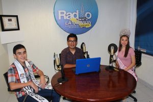 GALERÍA: Ganadores visitan Farándula Estudiantil Galería Farándula