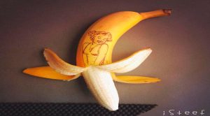 El artista que afirma que sólo necesitas un momento de ocio y bananas para crear obras de arte