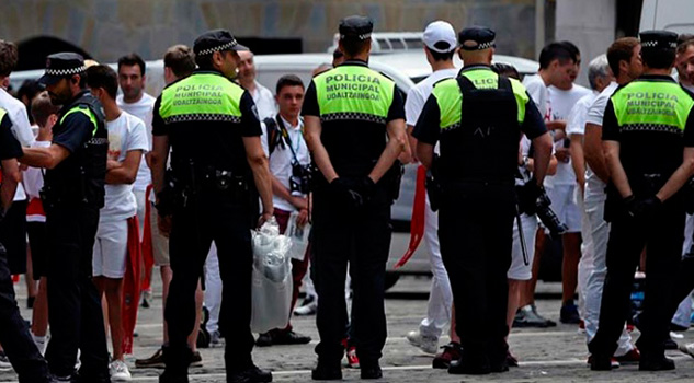 Atacan a dos policías en Barcelona Atacan Policías Barcelona