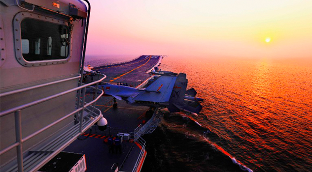 China deja que vean por dentro su único -y secreto- portaaviones China deja que vean por dentro su único -y secreto- portaaviones