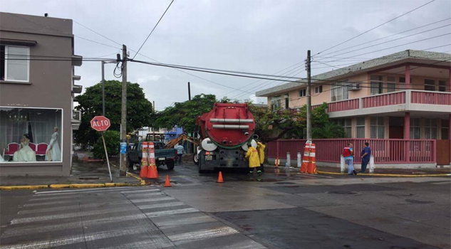 Cierre vial por reparación de socavón en Veracruz Cierre vial por reparación de socavón en Veracruz