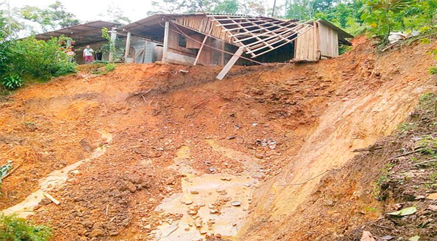 Colapsa vivienda en Zongolica, evacúan a 5 familias Colapsa vivienda en Zongolica, evacúan a 5 familias