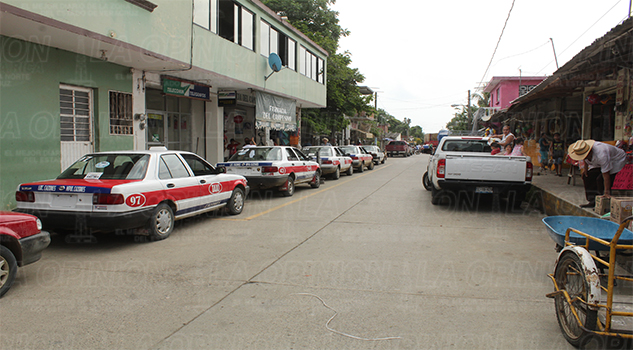 Denuncian abusos de algunos taxistas Denuncian abusos de algunos taxistas