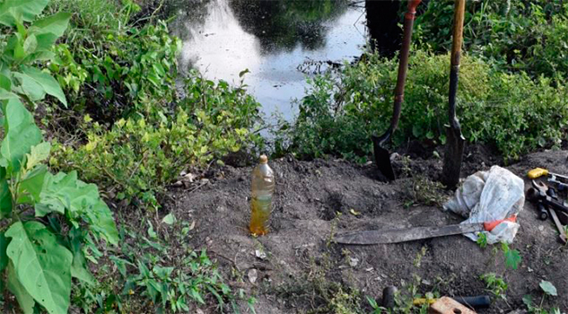 Derrame de Pemex en Cazones amenaza al río Derrame de Pemex en Cazones amenaza al río1