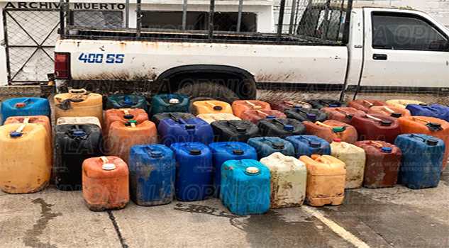 Detienen camioneta con 41 garrafas con combustible presuntamente robado Detienen camioneta con 41 garrafas con combustible presuntamente robado