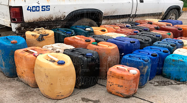 Detienen camioneta con 41 garrafas con combustible presuntamente robado