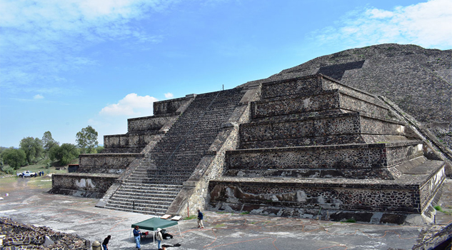 Especialistas del Inah localizan posible túnel en la piramide de la luna en Teotihuacan ESPECIALISTAS DEL INAH LOCALIZAN