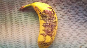 El artista que afirma que sólo necesitas un momento de ocio y bananas para crear obras de arte
