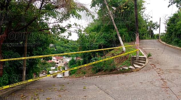 En Papantla, vecinos bloquean la calle Cadena En Papantla, vecinos bloquean la calle Cadena