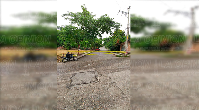 En Papantla, vecinos bloquean la calle Cadena
