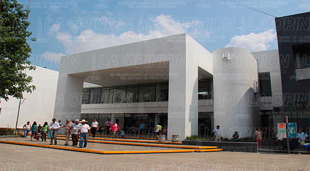 Exige justicia por la muerte de su esposo Exige justicia por la muerte de su esposo