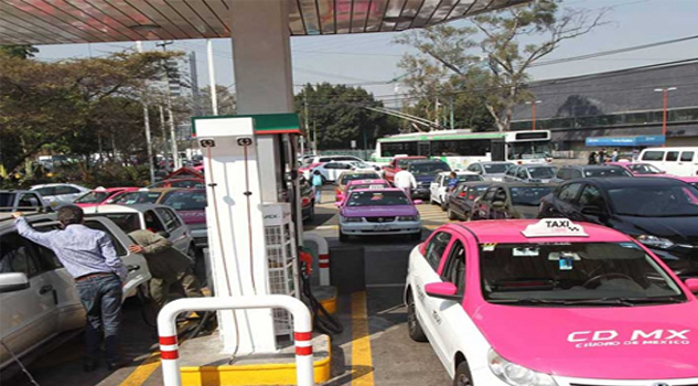 Suben gasolinas Magna y Premium 2 centavos este martes Gasolina