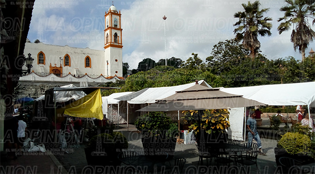 Invaden con puestos el Centro Histórico Invaden con puestos el Centro Histórico