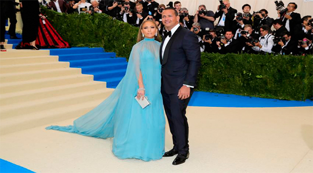 Jennifer Lopez celebra su cumpleaños 48 con Alex Rodríguez Jennifer Lopez celebra su cumpleaños 48 con Alex Rodríguez