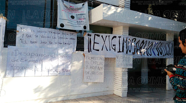 La Secretaría de Trabajo y Previsión Social y el Servicio Nacional de Empleo amaneció bloqueada La Secretaría de Trabajo y Previsión Social y el Servicio Nacional de Empleo amaneció bloqueada1