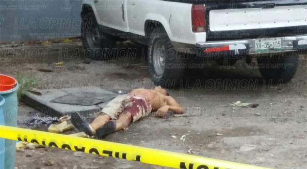 Lo ejecutan afuera de su casa en la colonia Morelos Lo ejecutan afuera de su casa, en Morelos