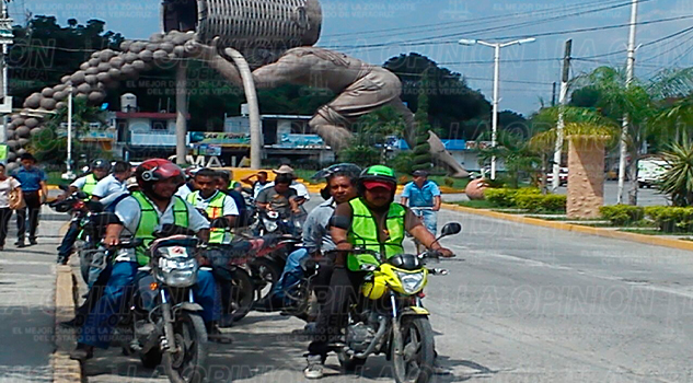 Motociclistas demandan mejor trato por parte de Tránsito Estatal en Álamo Motociclistas demandan mejor trato por parte de Tránsito Estatal
