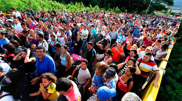 Para muchos venezolanos, el alivio está justo al otro lado de este puente fronterizo Para muchos venezolanos, el alivio está justo al otro lado de este puente fronterizo
