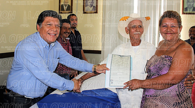 Parejas formalizan su unión en las bodas colectivas gratuitas Parejas Formalizan Unión