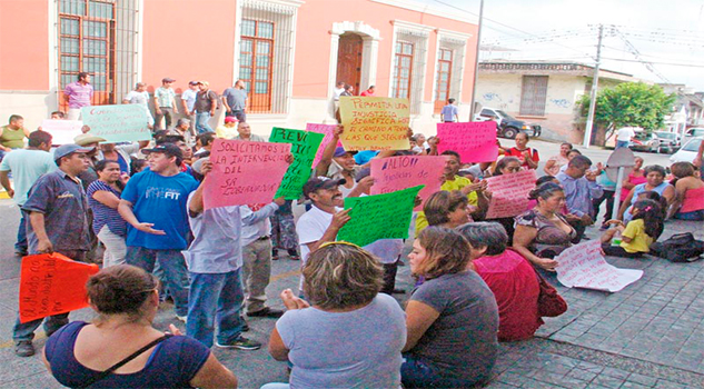 Protestan ante Fiscalía de Córdoba Protestan ante Fiscalía de Córdoba
