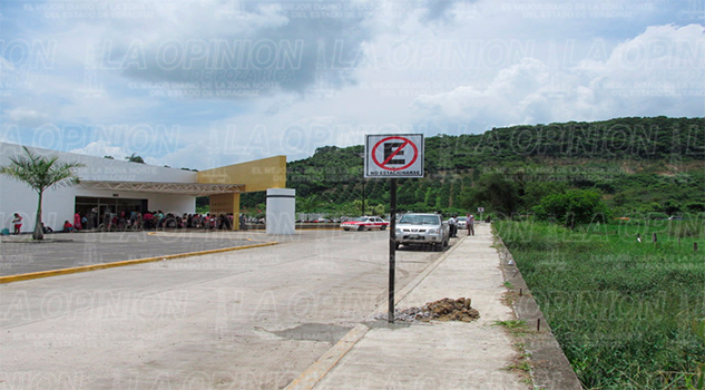Queda prohibido estacionarse frente al hospital general de Álamo Queda prohibido estacionarse frente al hospital general de Álamo
