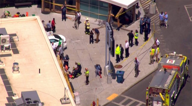 Un taxi embiste a una multitud en Boston y deja al menos 10 heridos Un taxi embiste a una multitud en Boston y deja al menos 10 heridos