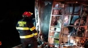 Incendio de autobús en Ecuador deja 14 personas muertas y 26 heridas