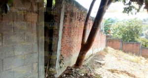 Barda se cierne amenazadora sobre escuela primaria Barda a punto de caer