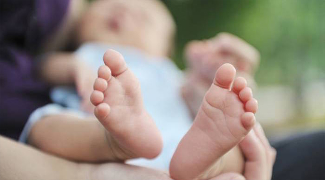 Tiran por error cuerpo de un bebé en Hospital del Ajusco bebe