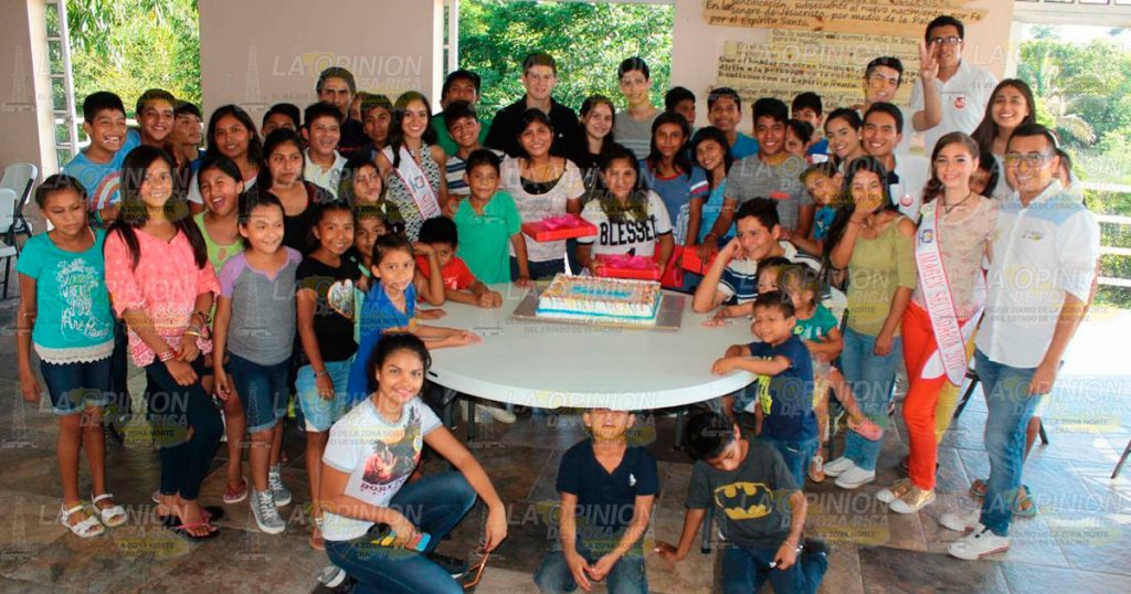 Cotorreo Estudiantil Festejo cumpleaños en la casa hogar Alfa y Omega!