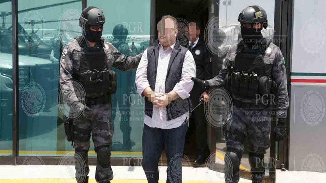 Las 12 horas de audiencia que borraron la sonrisa a Javier Duarte. duarte-abogado-defensa-960x500