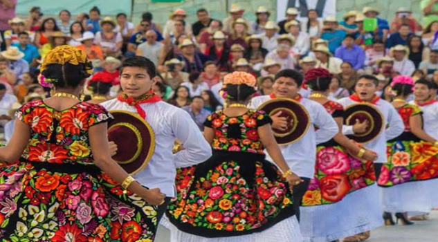 Inicia fiesta de la Guelaguetza en auditorio de Oaxaca