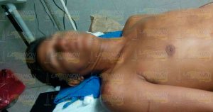 Balean a sujeto en medio de partido de Futbol