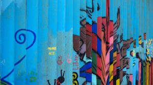 El pintor que desafía a Donald Trump con su “Muro de la Fraternidad”