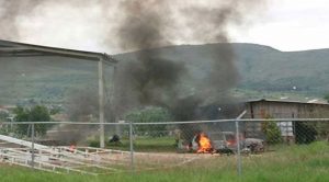 Enfrentamiento en Oaxaca deja 1 muerto; incendian casas y autos