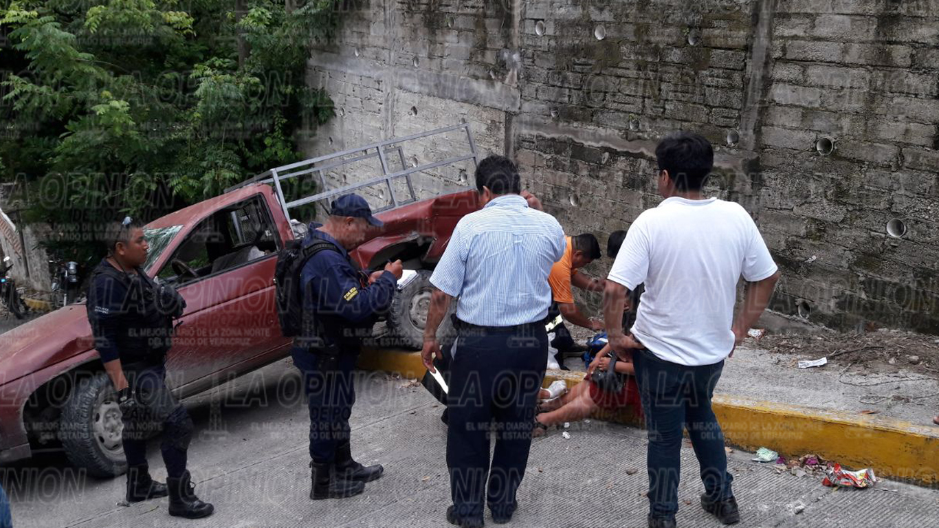 Ocasiona accidente al intentar subir una pendiente pendientemurio