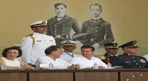 Peña Nieto en graduación de cadetes de la H. Escuela Naval en Antón Lizardo