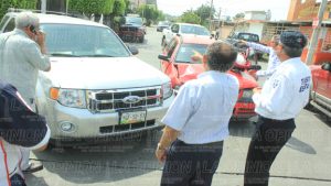 Camioneta choca Chevi por alcance