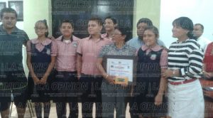 Entrega de premios, ¿Qué sabe un niño y una de primaria?