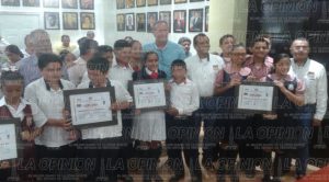 Entrega de premios, ¿Qué sabe un niño y una de primaria?