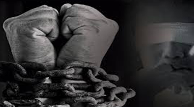 Rescatan a adolescente, lo alimentaban a través de una ventana