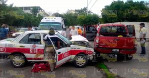 Taxi embiste a camioneta en colonia 27 de Septiembre taxi-embiste-camioneta