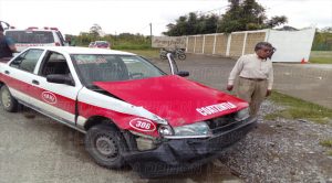 Taxista atropella a moto-tortillero