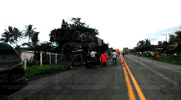 Tráiler arrolla a motociclista y a su acompañante en Flores Magon trailer