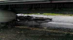 Tráiler arrolla a motociclista y a su acompañante en Flores Magon