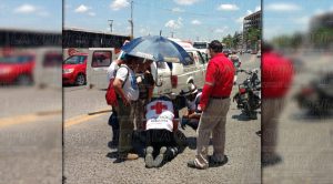 ¡Mujer atropellada por un motociclista!