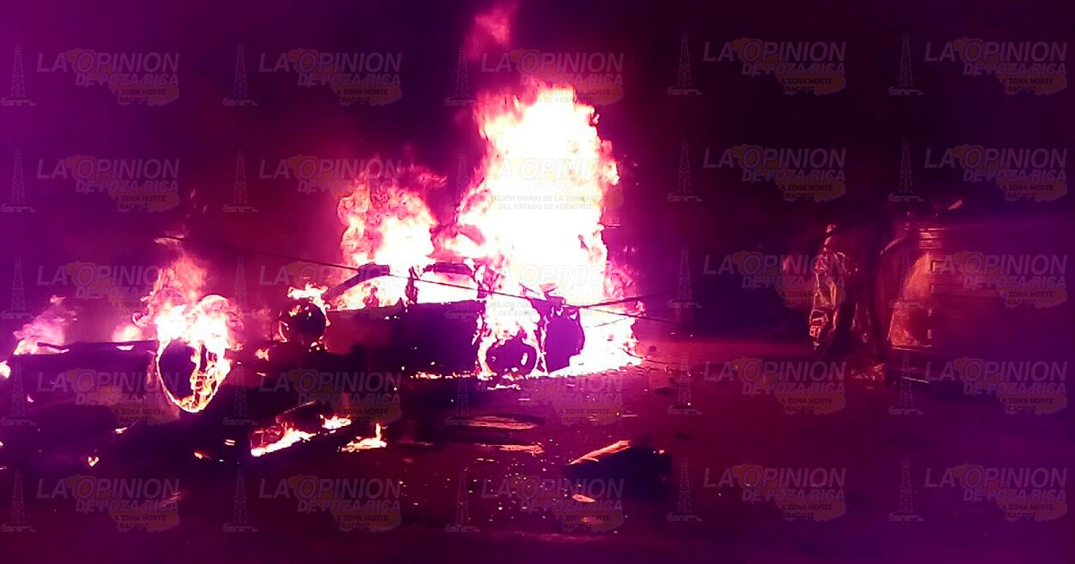 Se incendian 3 vehículos por choque en Av. Ferrocarril 3-vehículos-incendiados-por-choque