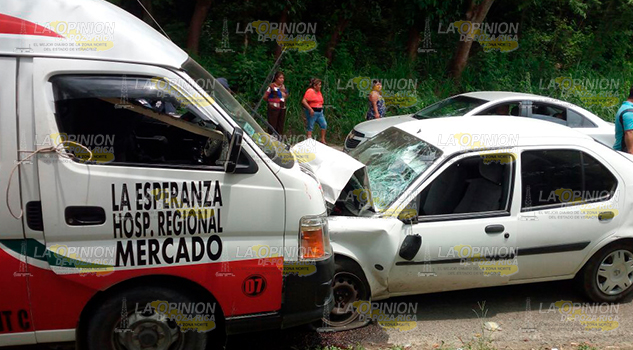 Aparatoso accidente automovilístico deja 7 lesionados 7 lesionados y una persona muerta, fue el saldo de un